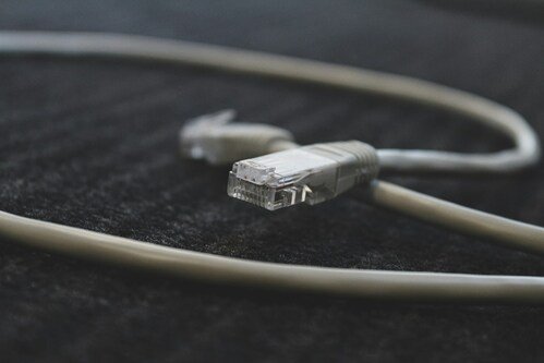 Magnetic cable organizer – quiet control, everyday ease